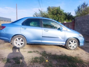 срочно продаю в связи с переездом: Honda Fit Aria: 2003 г., 1.3 л, Автомат, Бензин, Седан