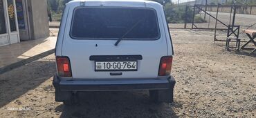 VAZ (LADA): VAZ (Lada) Niva 4x4, 3 qapılı, ağ rəng. Xüsusiyyətlər: - Tam — 2