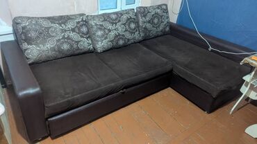 многофункциональный кровать: Угловой диван-кровать, выполненный в темно-коричневых тонах. Модель
