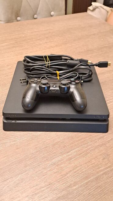 Тарелки: 🎮 Sony PlayStation 4 Slim 500GB (CUH-2215A) – Plombu üzərində, əla