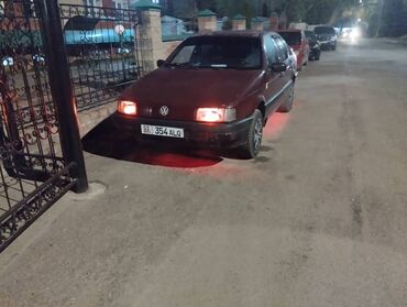 жол тандабас унаалар: Volkswagen Passat B3, бордовый седан Описание: - Кузов: 4-дверный