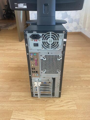 Masaüstü kompüterlər və iş stansiyaları: Masaüstü komputer Köhnə modeldir. İşlədilmir çoxdandır. Üstündə bütün — 5