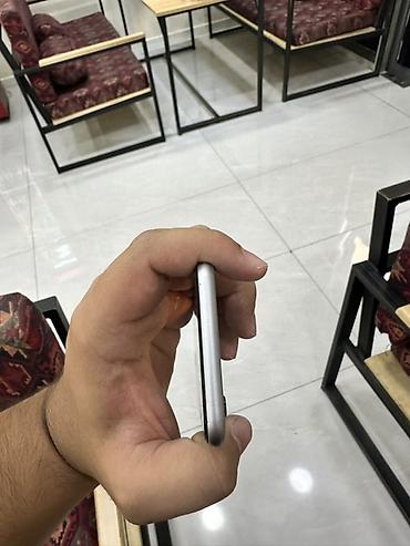 iphone se 2020 kredit: IPhone 6s, 64 GB, Qara, Barmaq izi — 8