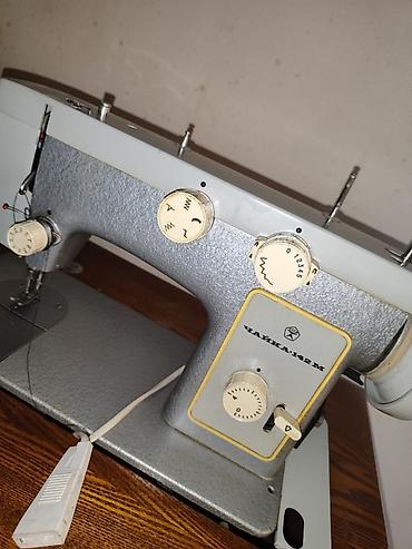 tikis isi: Məhsul: Çayka-142M tikiş maşını (stol ilə) Təsvir: - Elektrik pedallı — 1