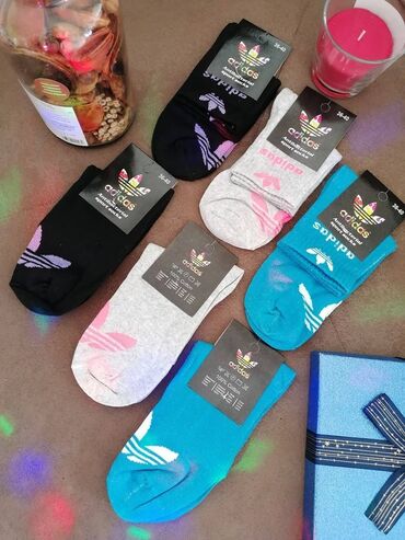 Čarape: 3/4 carape
12 pari 2000 din — 20