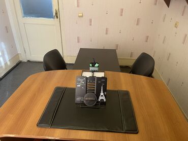 Ofislər: Ofis otağı – tam mebellə Təsvir: - İşıqlı, pəncərəli kabinet, dikey — 2