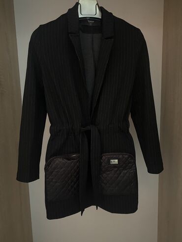 Демисезонные куртки: Необычная 💣 Размер S-m На выход 1-2 раза Заберайте очень классная и — 4