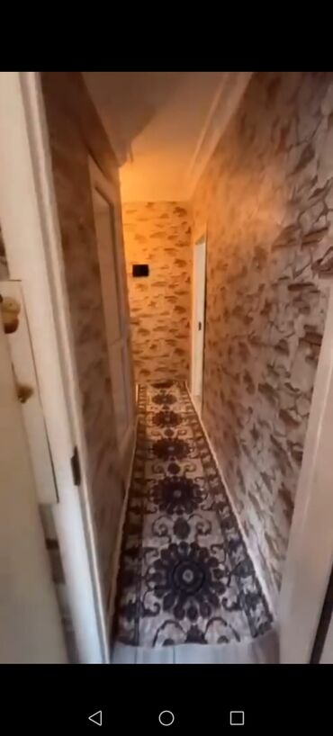 Nissan: Üzeyir .H.kuc. 28 May metrosun yaxınlıqı 28 Moll yaxın bina evi kirayə