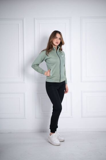 Gornji i donji deo: Komplet trenerka
M L XL XXL na lalafo.rs — 11 Gornji i donji deo: Komplet trenerka
M L XL XXL — 11