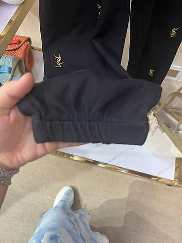 Брюки: Qara rəngli idman şalvarı - Model: Jogger kəsim - Material: Yumşaq — 2