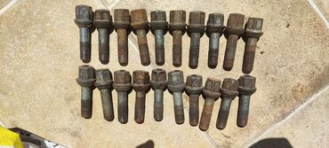 Digər aksesuarlar: Orginal mercedes boltlari,tam orginal ela vəziyyətdədir dukkanda -da lalafo.az — 12 Digər aksesuarlar: Orginal mercedes boltlari,tam orginal ela vəziyyətdədir dukkanda — 12