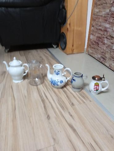 Kolekcija čajnika i krigli – 5 komada - Porcelanski čajnik, beli