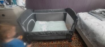 Манежи-кровати: Манеж-кровать, Б/у, Складной, Другой материал — 12