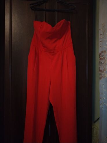 Tulumlar: Qadın üçün qırmızı rəngli strapless kombinezon - Model: Strapless