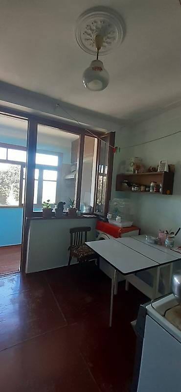 Mənzillər: Bakı, 4 otaqlı, Köhnə tikili, m. Həzi Aslanov, 90 kv. m — 6