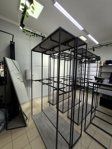 Другое оборудование для бизнеса: Продаю кронштейн для магазина, все размеры стандарт, подходит для