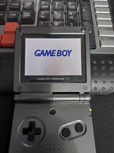 игровая приставка psp: Продаю Game Boy advnce SP. Состояние отличное . В комплекте два