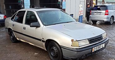 Opel: Opel Vectra: 1991 г., 1.8 л, Механика, Бензин, Седан