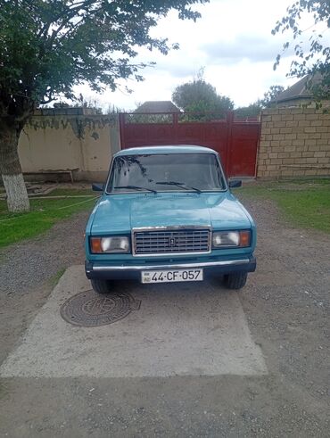 r14 diski teker: VAZ 2107 sedan - Kuzov: 4 qapılı sedan, mavi rəng - Ön və arxa xrom