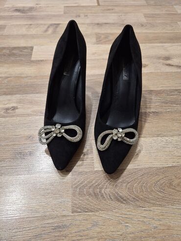 обувь женская 40 размер: Туфли 39, цвет - Черный