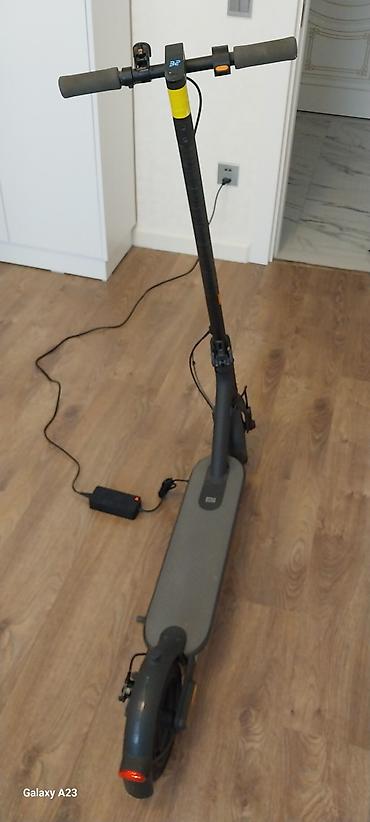 jet scooter: Xiaomi Mi Electric Scooter Essential (model DDHBC08NEB) elektrik — 1