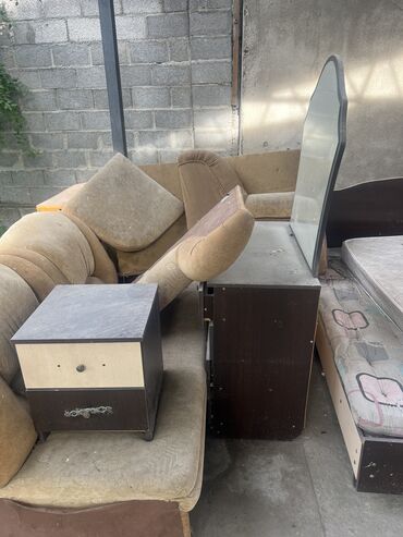мебел парта: Продаю мягкую мебель диван уголок и двухспалку к нему идет комод и