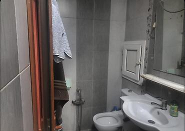 Köhnə tikili: - Plan: ayrıca qonaq otağı və yataq otağı, mətbəx zonası, sanitar — 7