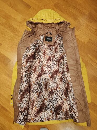 Kurtkalar: Porom butikdən alınıb 80man, S razmerdi, 3-4 dəfə geyinilib.Övladıma — 10
