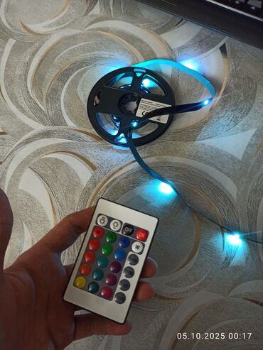 işig: RGB LED işıq lent dəsti – pultla idarə olunan 5 metre