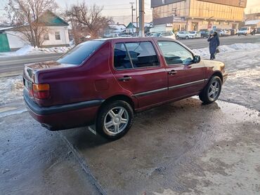 Volkswagen: Volkswagen Vento: 1993 г., 1.8 л, Механика, Седан — 10