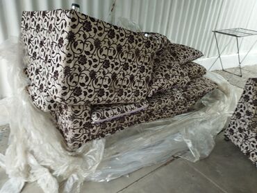 Диваны: Продаю угловой диван