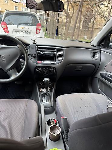 07 2010: Kia Rio: 1.4 l | 2010 il Sedan — 10