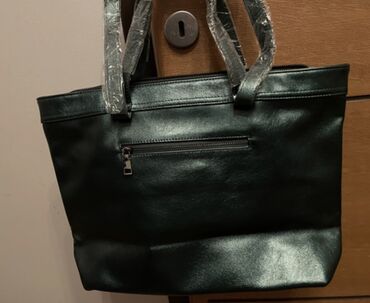 zenski duks na raskopcavanje: Potpuno NOVA PS zelena torba. Visina je 30cm, sirina 45 cm i dubina je