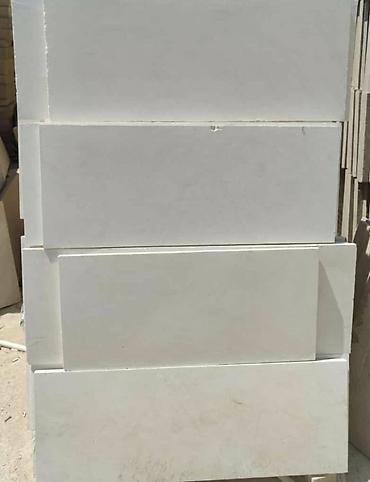 Dekorativ daşlar: Açıq bej rəngli daş plitələr hər növ tikinti və təmir işləri üçün — 14