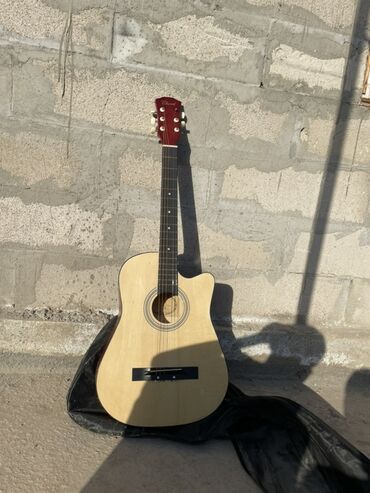 Гитары: Акустическая гитара Chord с вырезом (cutaway) Характеристики: - Тип — 1