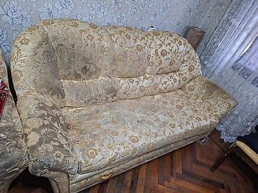 Klassik üslubda yumşaq mebel dəsti - Tərkib: 3 nəfərlik divan və bir