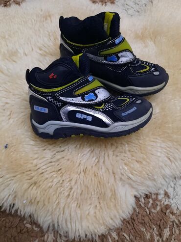 Dečija obuća: ☆Dečije svetleće čizmice☆ Bobbi Shoes marke Stanje: dobro ocuvane, bez