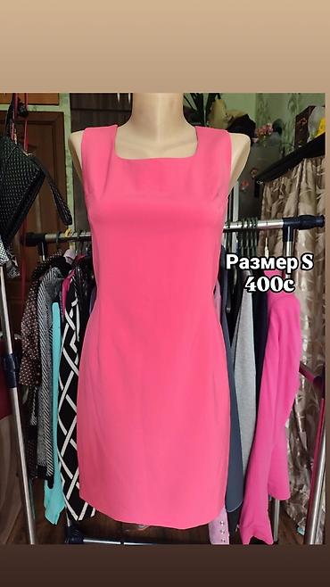 Повседневные платья: Размер S(42-44) всех платьев. Зелёное платье 200с 44-46размер.Все по — 24