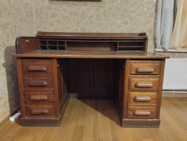 Ofis masaları: Qədimi yazı masası. (XIX əsrin sonu - XX əsrin əvvəli) İri