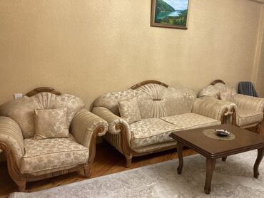 Toxumlar: Divan iki eded kreslo iki eded . Jurnalninde satılır . hamısı birlikde