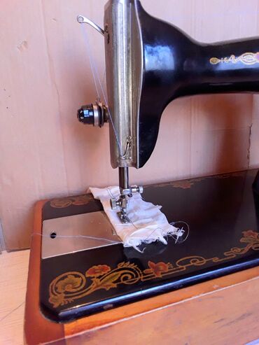 Tikiş maşınları: Əl tikiş maşını satılır.Az işləmiş.Yaxşı vəziyatdədir.Çamadanda,xırda — 9