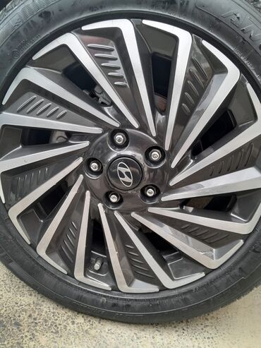 təkərlər 14: Hyundai Sonata Barter olunur Öz Arginal disklərlə çart svarka əyri