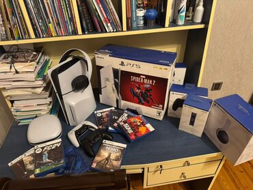 ps5 kontroller: Playstation 5 slim model 2joysticlə 2ay işlənib karobkasi var təmirdə