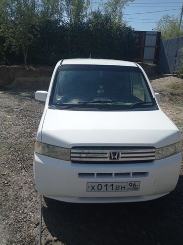 продаю авто в аварийном состоянии: Honda Mobilio: 2003 г., 1.5 л, Автомат, Бензин, Купе