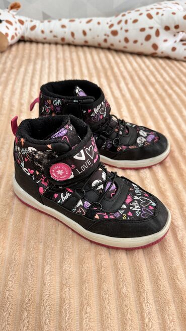 Детская обувь: Продаю б/у обувь на девочку,вся обувь целая,состояние хорошее Цены и — 5