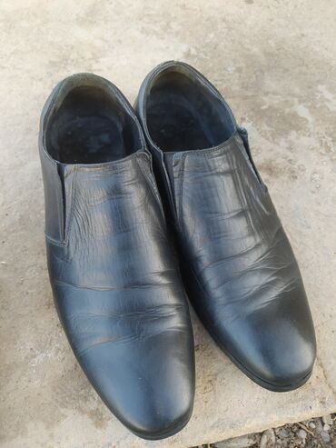 спортивная обувь мужская: Чиста натуральная кожа.Один новый,другой б.у.Размер 42.Две пара 3000