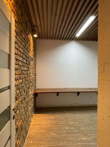 Офисы: Общая площадь - 36 м2 2 кабинета Отдельный вход  Санузел, евроремонт — 7