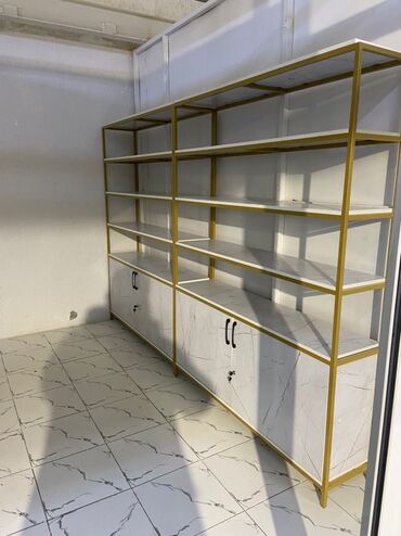 оборудование для магазин: Продаю витринысостояние новоеразмеры не помню точно 1,5метра