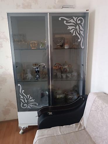 servant mebel: Klassik-neo barok üslubunda qonaq otağı üçün mebel dəsti. Tərkibi: - — 2