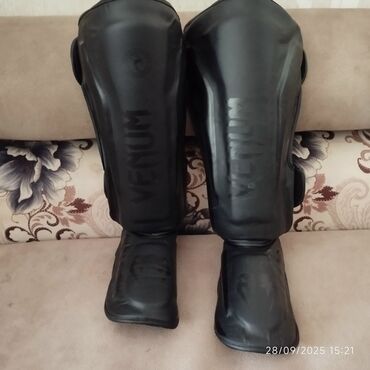 İdman dəstləri: Venum dəst. Təzə kimidi az işlənib səliqəli işlənib. Əlcək-30m, Fut 40 — 14